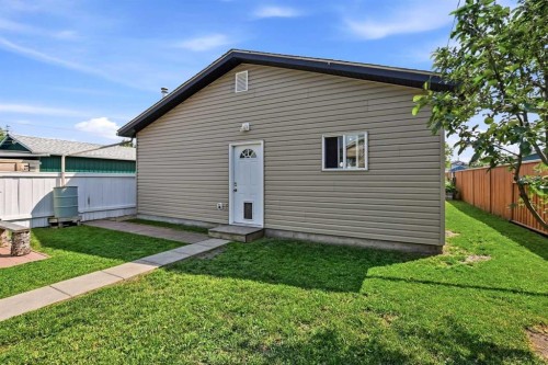 5431 55 Avenue, Lacombe, AB - Outdoor With Exterior