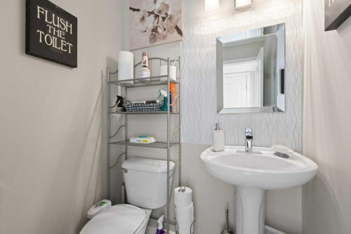 604 7 Street Nw, High River, AB - Indoor Photo Showing Bathroom