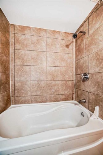 83 Whitworth Way Ne, Calgary, AB - Indoor Photo Showing Bathroom