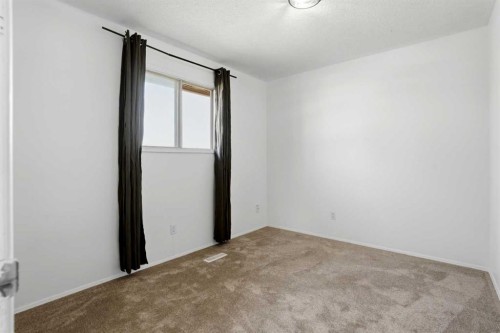 172 Templemont Drive Ne, Calgary, AB - Indoor Photo Showing Other Room