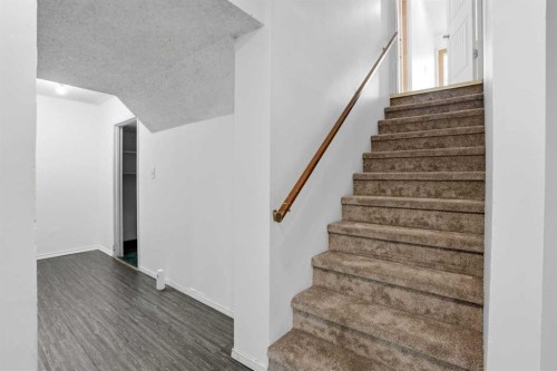 172 Templemont Drive Ne, Calgary, AB - Indoor Photo Showing Other Room