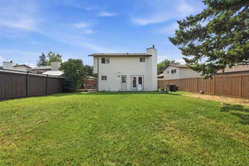 172 Templemont Drive Ne, Calgary, AB - Outdoor With Backyard