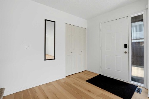 172 Templemont Drive Ne, Calgary, AB - Indoor Photo Showing Other Room