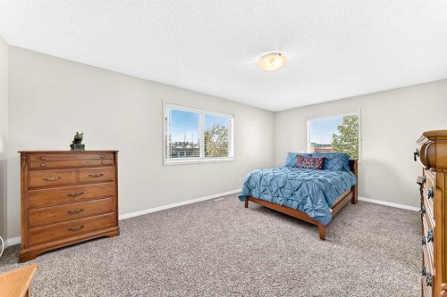 124 West Lakeview Drive, Chestermere, AB - Indoor Photo Showing Bedroom