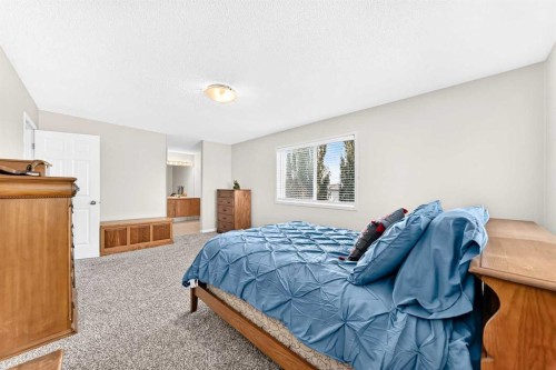 124 West Lakeview Drive, Chestermere, AB - Indoor Photo Showing Bedroom