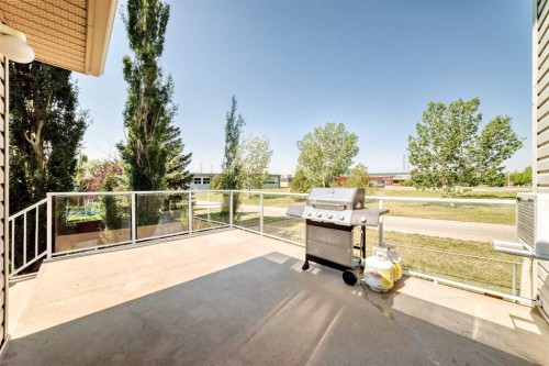124 West Lakeview Drive, Chestermere, AB - Outdoor With Deck Patio Veranda