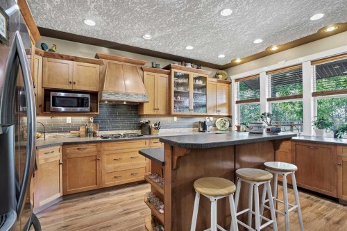 280166 Twp Rd 240, Chestermere, AB - Indoor Photo Showing Kitchen With Upgraded Kitchen