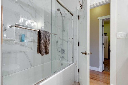 280166 Twp Rd 240, Chestermere, AB - Indoor Photo Showing Bathroom