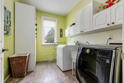 280166 Twp Rd 240, Chestermere, AB - Indoor Photo Showing Laundry Room