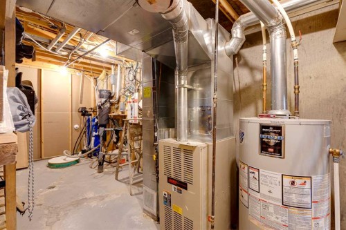 280166 Twp Rd 240, Chestermere, AB - Indoor Photo Showing Basement