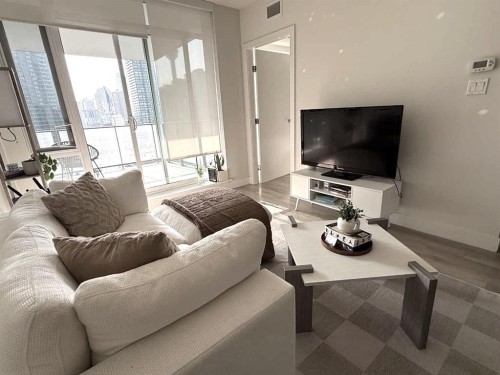 1108-1122 3 Street Se, Calgary, AB - Indoor Photo Showing Living Room