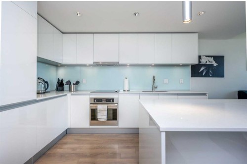 1108-1122 3 Street Se, Calgary, AB - Indoor Photo Showing Kitchen