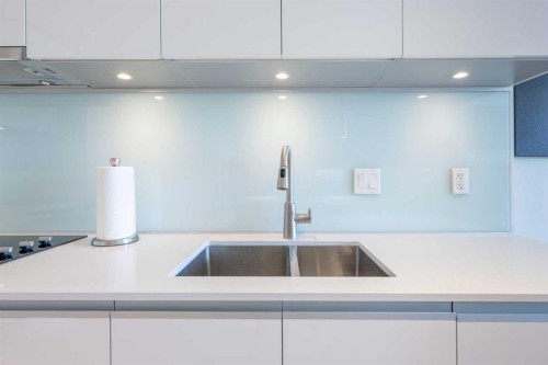 1108-1122 3 Street Se, Calgary, AB - Indoor Photo Showing Kitchen
