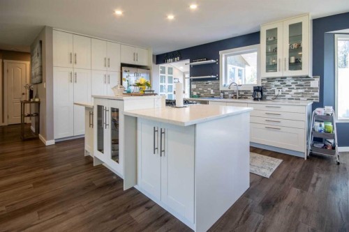 550 4 Avenue Sw, Sundre, AB - Indoor Photo Showing Kitchen