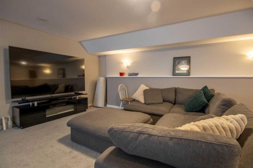 550 4 Avenue Sw, Sundre, AB - Indoor Photo Showing Living Room
