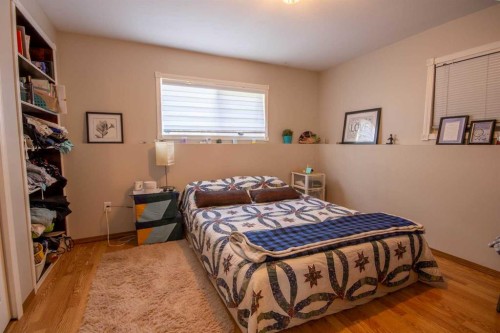 550 4 Avenue Sw, Sundre, AB - Indoor Photo Showing Bedroom