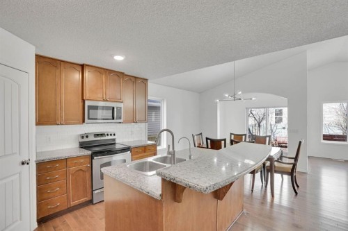 89 Everoak Drive Sw, Calgary, AB - Indoor Photo Showing Kitchen With Double Sink With Upgraded Kitchen