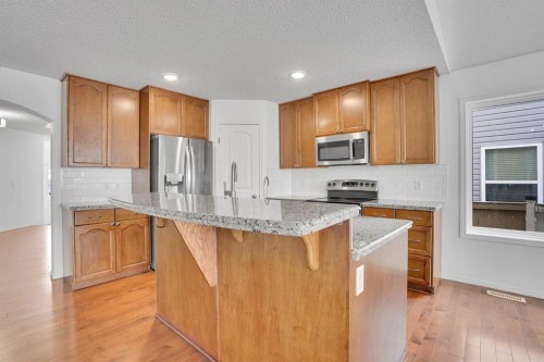 89 Everoak Drive Sw, Calgary, AB - Indoor Photo Showing Kitchen With Upgraded Kitchen