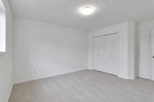 89 Everoak Drive Sw, Calgary, AB - Indoor Photo Showing Other Room