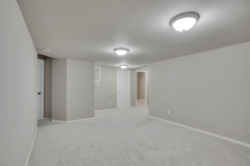 89 Everoak Drive Sw, Calgary, AB - Indoor Photo Showing Other Room