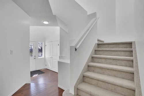 89 Everoak Drive Sw, Calgary, AB - Indoor Photo Showing Other Room