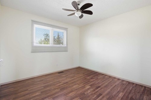 4 Arlington Bay Ne, Calgary, AB - Indoor Photo Showing Other Room