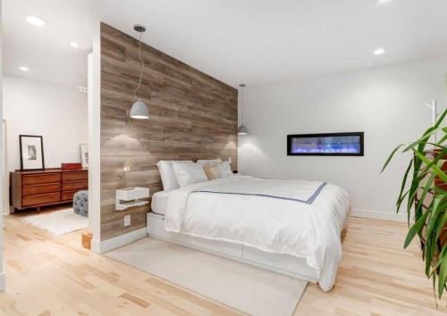 20 Gainsborough Drive Sw, Calgary, AB - Indoor Photo Showing Bedroom