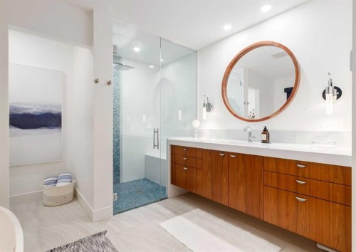 20 Gainsborough Drive Sw, Calgary, AB - Indoor Photo Showing Bathroom