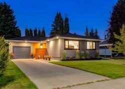 20 Gainsborough Drive SW Calgary, AB T3E 4W7