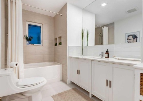 20 Gainsborough Drive Sw, Calgary, AB - Indoor Photo Showing Bathroom