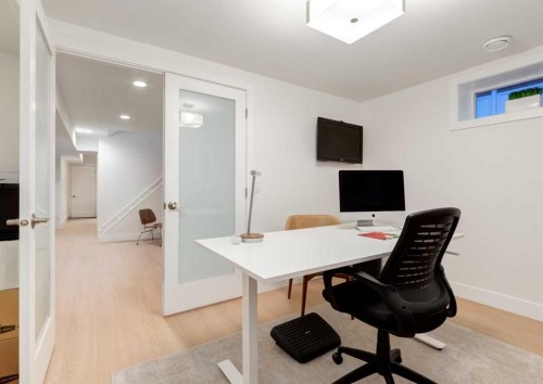 20 Gainsborough Drive Sw, Calgary, AB - Indoor Photo Showing Office