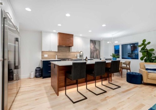 20 Gainsborough Drive Sw, Calgary, AB - Indoor Photo Showing Other Room