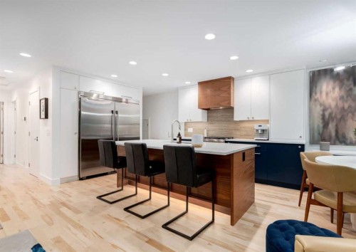 20 Gainsborough Drive Sw, Calgary, AB - Indoor Photo Showing Kitchen With Upgraded Kitchen