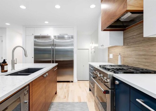 20 Gainsborough Drive Sw, Calgary, AB - Indoor Photo Showing Kitchen With Double Sink With Upgraded Kitchen