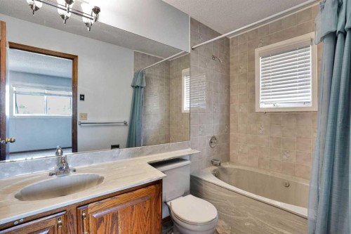 21 La Valencia Green Ne, Calgary, AB - Indoor Photo Showing Bathroom
