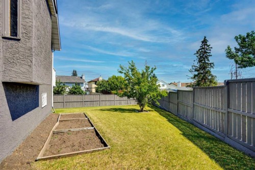 21 La Valencia Green Ne, Calgary, AB - Outdoor