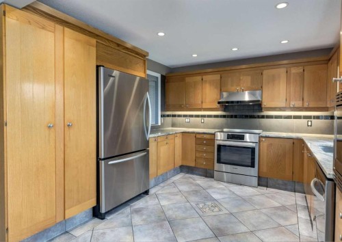 111 Hawksbrow Drive Nw, Calgary, AB - Indoor Photo Showing Kitchen
