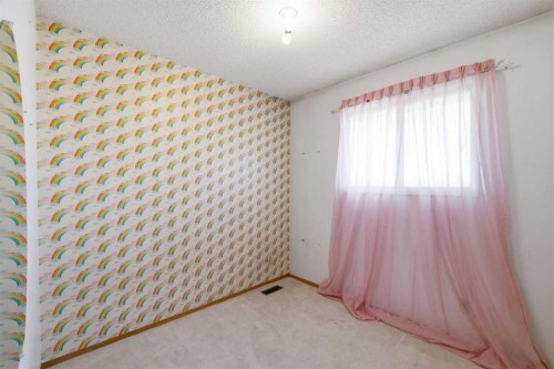 56 Pinecliff Close Ne, Calgary, AB - Indoor Photo Showing Bedroom