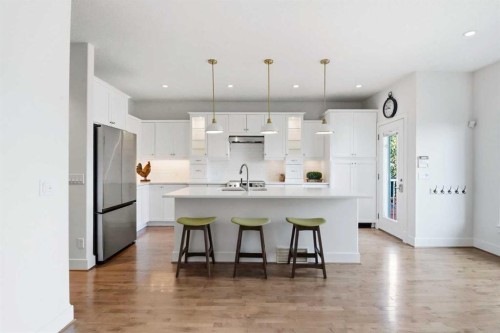 624 27 Avenue Nw, Calgary, AB - Indoor Photo Showing Kitchen With Upgraded Kitchen