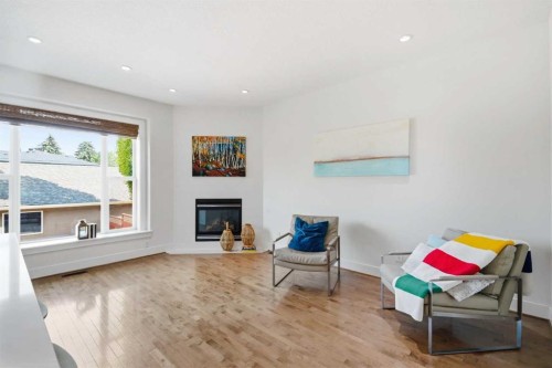 624 27 Avenue Nw, Calgary, AB - Indoor With Fireplace