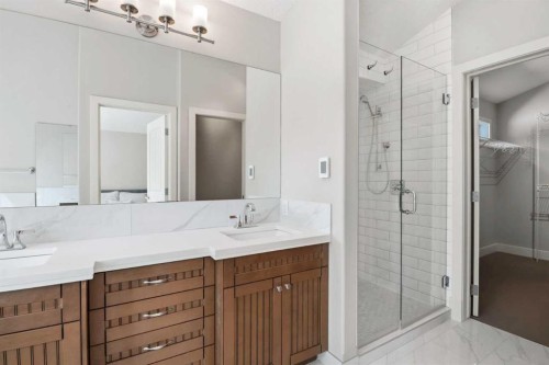 624 27 Avenue Nw, Calgary, AB - Indoor Photo Showing Bathroom