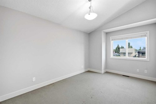 624 27 Avenue Nw, Calgary, AB - Indoor Photo Showing Other Room