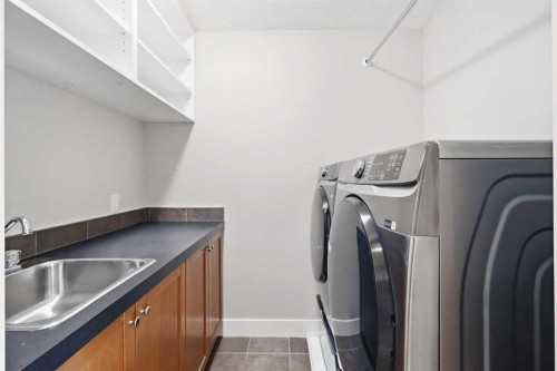624 27 Avenue Nw, Calgary, AB - Indoor Photo Showing Laundry Room