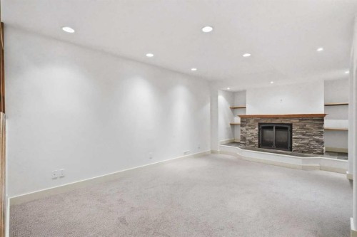 624 27 Avenue Nw, Calgary, AB - Indoor With Fireplace