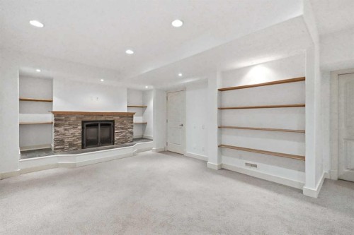 624 27 Avenue Nw, Calgary, AB - Indoor With Fireplace