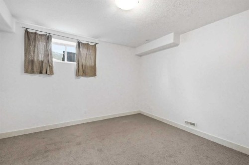 624 27 Avenue Nw, Calgary, AB - Indoor Photo Showing Other Room
