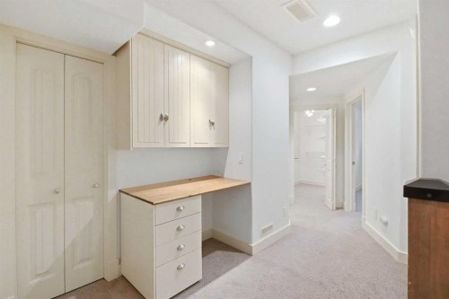 624 27 Avenue Nw, Calgary, AB - Indoor Photo Showing Other Room