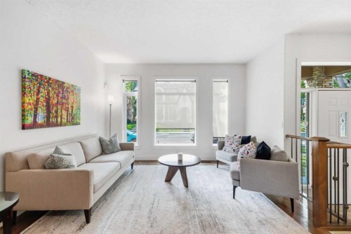 624 27 Avenue Nw, Calgary, AB - Indoor Photo Showing Living Room