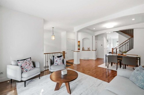 624 27 Avenue Nw, Calgary, AB - Indoor Photo Showing Living Room