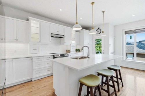 624 27 Avenue Nw, Calgary, AB - Indoor Photo Showing Kitchen With Double Sink With Upgraded Kitchen